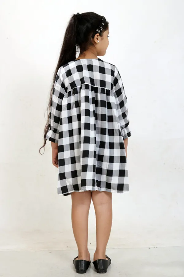 Black_And_White_Round_neck__3/4_Sleeve_Crepe_Dress