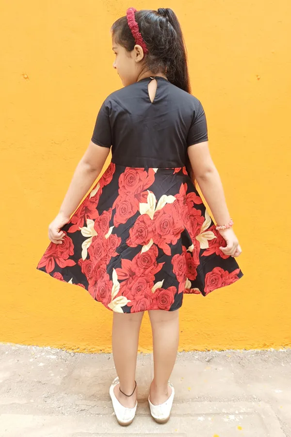 Black_Round_neck__Short_Sleeve_Crepe_Dress