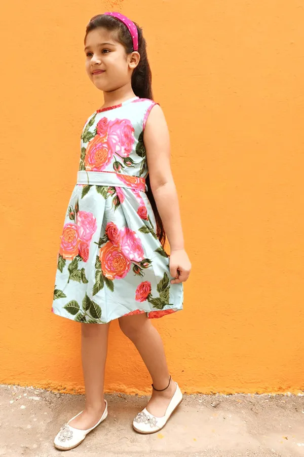 Green_Round_neck__Sleeveless_Crepe_Dress