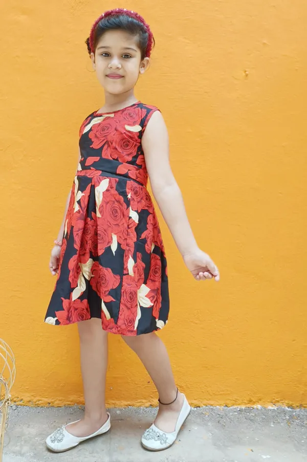 Red_And_Black_Round_neck__Sleeveless_Crepe_Dress