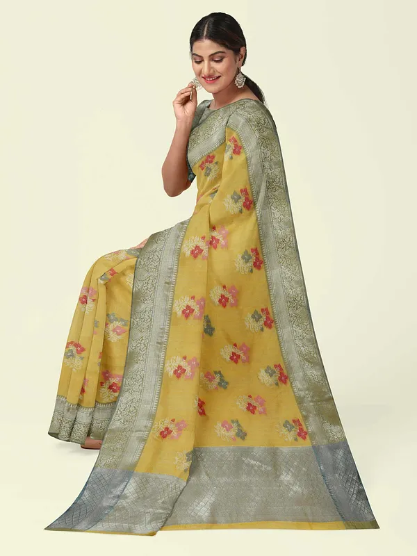 Yellow_Mulberry_Silk/Silk_Blend_Banarasi_Sarees_For_Women