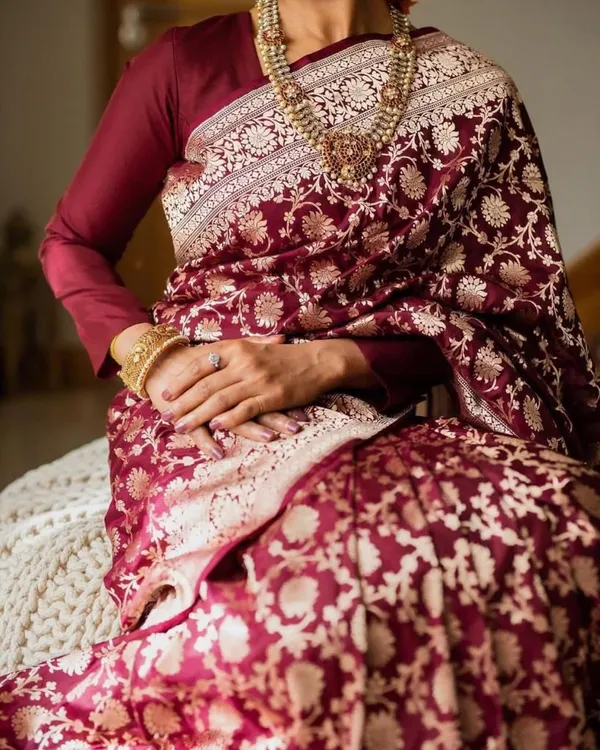 Maroon_Soft_Lichi_Silk_Saree_With_Unstitched_Blouse_For_Women