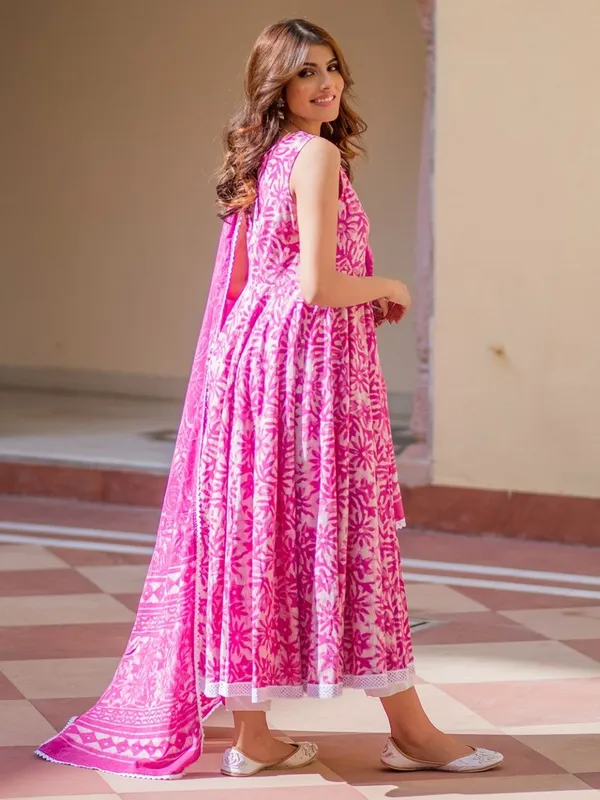 Pink_Cotton_Anarkali_Kurti_With_Dupatta_Set_For_Women