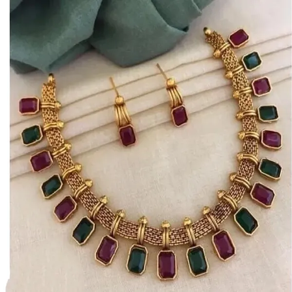 Gold_Plated_Short_Necklace_Jewellery_Set_For_Women.