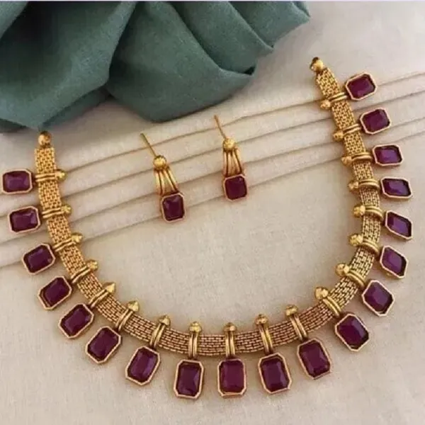 https://d1311wbk6unapo.cloudfront.net/NushopCatalogue/tr:f-webp,w-600,fo-auto/GOLD_PLATED_SHORT_NECKLACE_JEWELLERY_SET_FOR_WOMEN._RGRD5AVBLG_2023-01-27_1.jpg__Padmawati Bangles   Private Limited