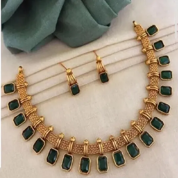Gold_Plated_Short_Necklace_Jewellery_Set_For_Women