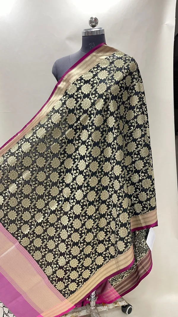 Humairah_Presents_Black_Semi_Katan_Silk_Tilfi_Zari_Floral_Boota_Jaal_With_Contrast_Purple_Zari_Border_Banarasi_Dupatta