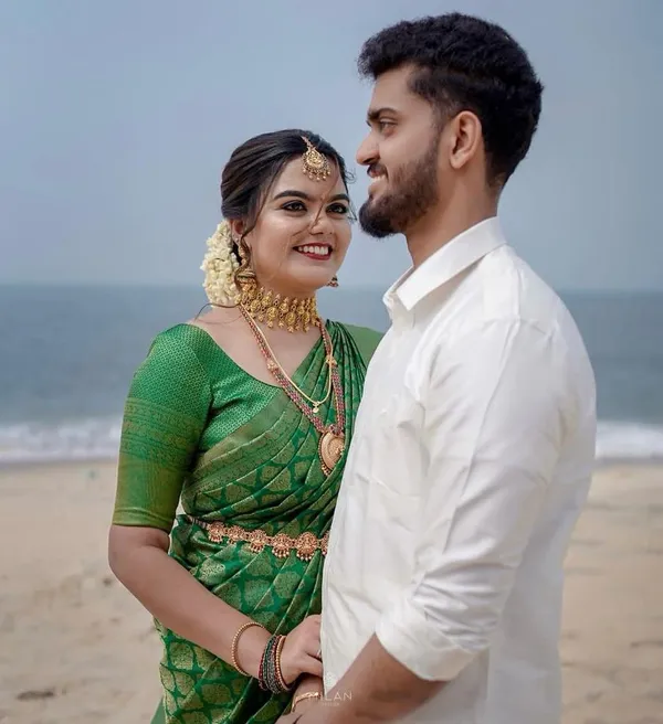 Green_Soft_Silk_Saree_With_Blouse_Piece_For_Women