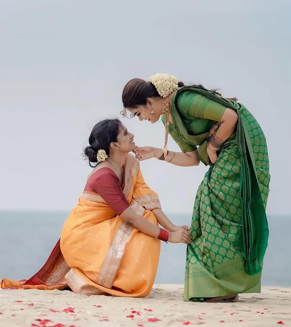 Green_Soft_Silk_Saree_With_Blouse_Piece_For_Women
