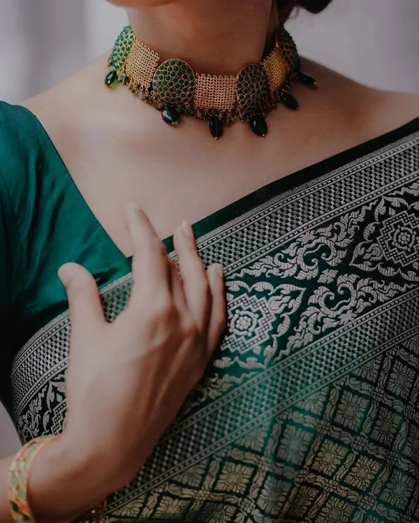 Green_Soft_Silk_Saree_With_Blouse_Piece_For_Women