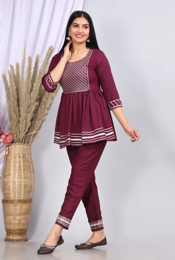 Wine_Cotton_Rayon_Printed_Casual_Wear_Kurta_And_Pant_For_Women