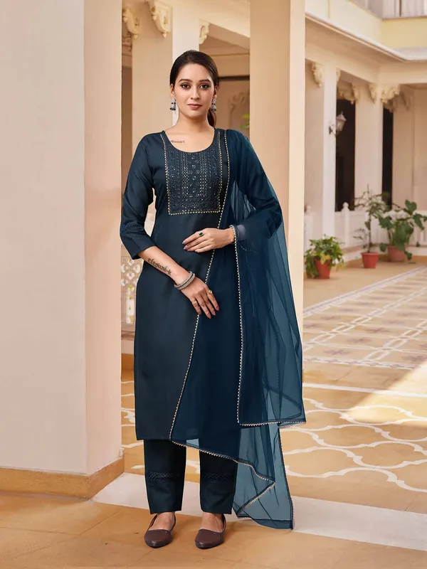 https://d1311wbk6unapo.cloudfront.net/NushopCatalogue/tr:f-webp,w-600,fo-auto/Geometric_Yoke_Design_Sequinned_Straight_Kurta_With_Trousers___Dupatta_8QGLET2UUZ_2024-08-08_1.jpeg__Flora Art