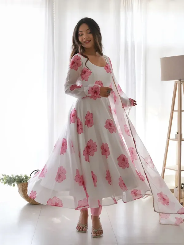 Georgette_Withe_Gown_With_Dupatta_Flower_Print_Design_For_Women