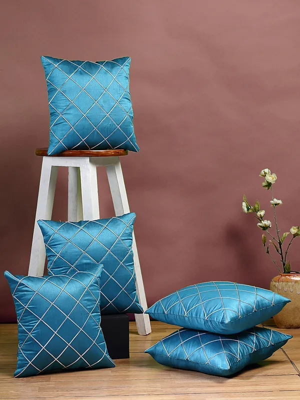 https://d1311wbk6unapo.cloudfront.net/NushopCatalogue/tr:f-webp,w-600,fo-auto/Gifts_Island®_Set_of_5_Polyester_Silk_Blue___Silver-Tone_Cross_Checkered_Square_Cushion_Covers_16_inch_x_16_inch__40.64_x_40.64_cm__Blue__UWCI7Z9N7L_2022-08-22_1.jpg