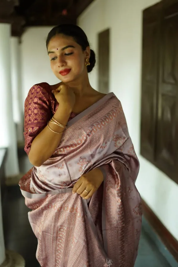 Peach_Soft_Banarasi_Silk_Saree_With_Blouse_Piece_For_Women