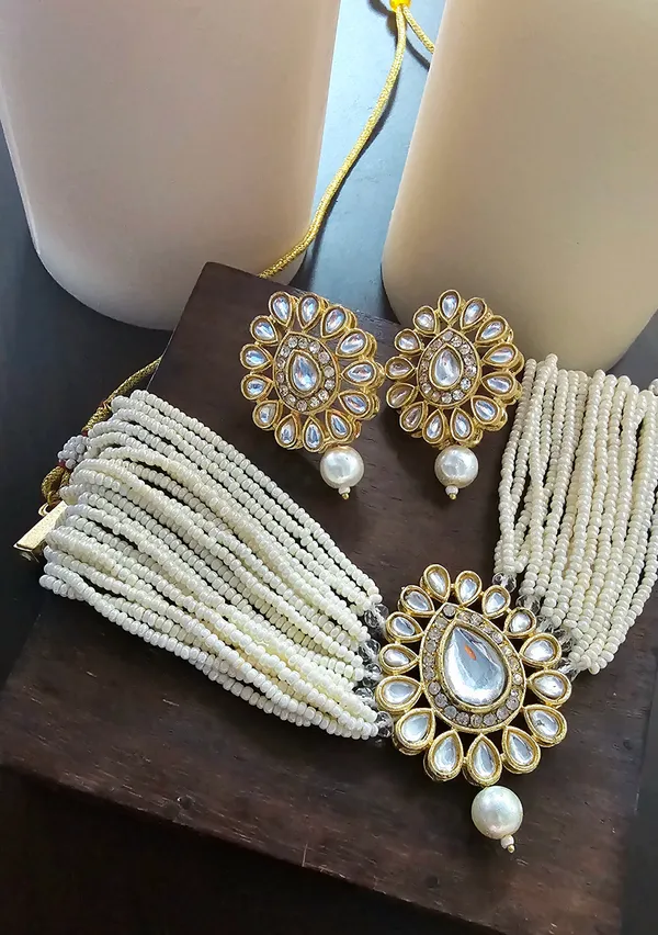 https://d1311wbk6unapo.cloudfront.net/NushopCatalogue/tr:f-webp,w-600,fo-auto/Gold_plated_white_kundan_necklace_set__9KYN3EHM6G_2023-11-20_1.jpg__Binni's Wardrobe