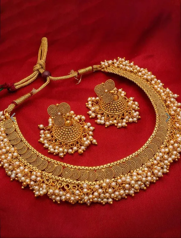 Golden_Coin_Pearl_Choker_Set_For_Girls