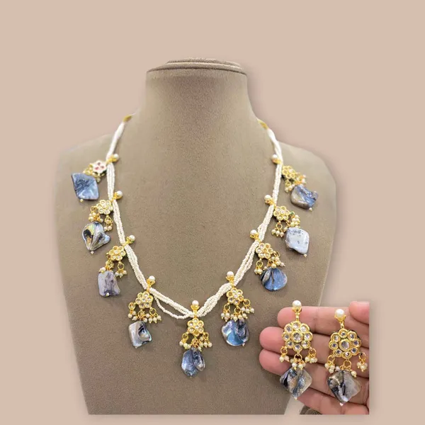 Golden_Petals_Necklace_set_With_Earrings