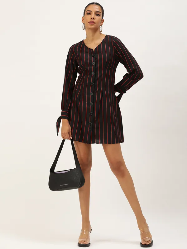 Black_Crepe_Bodycon_Dress_For_Women