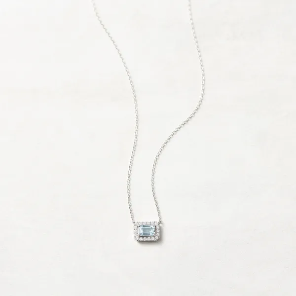 Green_American_diamond_Alloy_Fancy_Silver_Pendant_With_Chain_For_Womens
