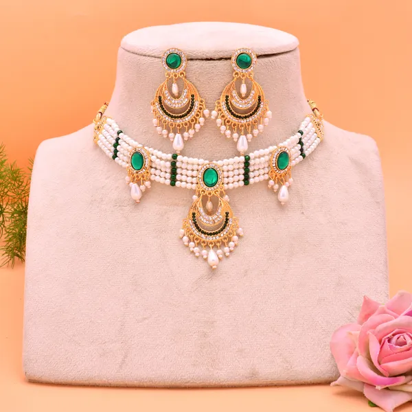 https://d1311wbk6unapo.cloudfront.net/NushopCatalogue/tr:f-webp,w-600,fo-auto/Green_Emerald_Pearl_Choker_Earring_Necklace_Set_CVH8U938VG_2023-10-06_1.jpg__Forever Jewellery