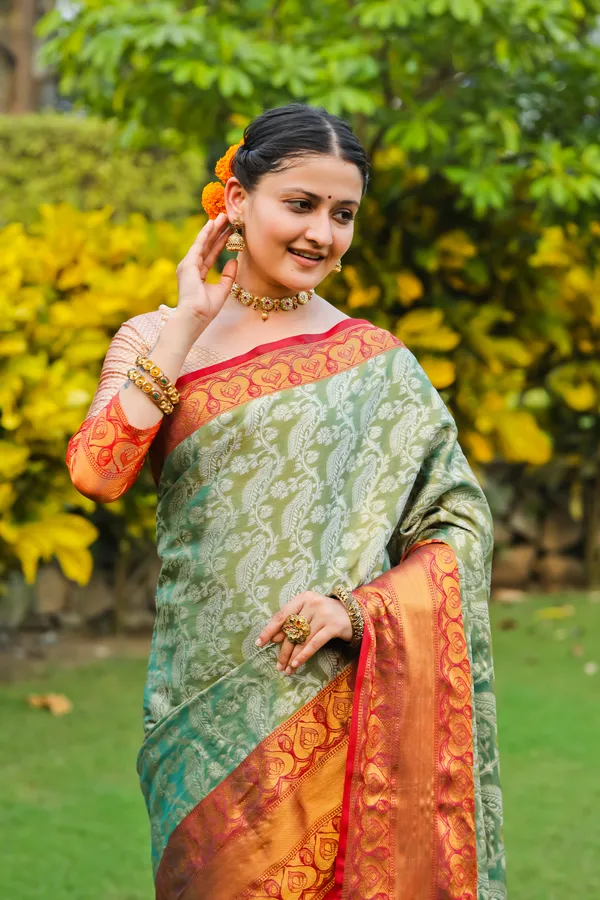 Green_Morni_Banarasi_Silk_Saree_-_Exquisite_Beauty