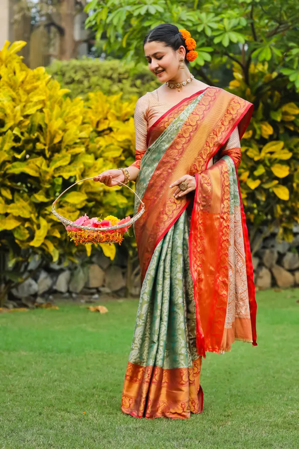 Green_Morni_Banarasi_Silk_Saree_-_Exquisite_Beauty