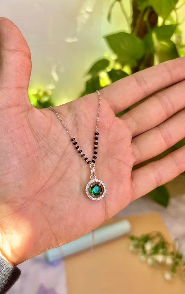 Green_solitaire_modern_mangalsutra_set