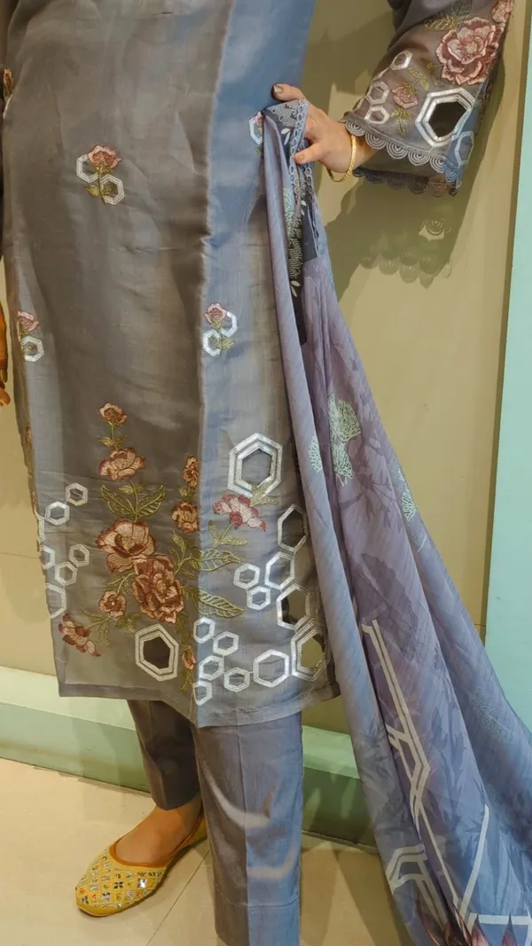 Grey_Colour_Pakistani_Suit