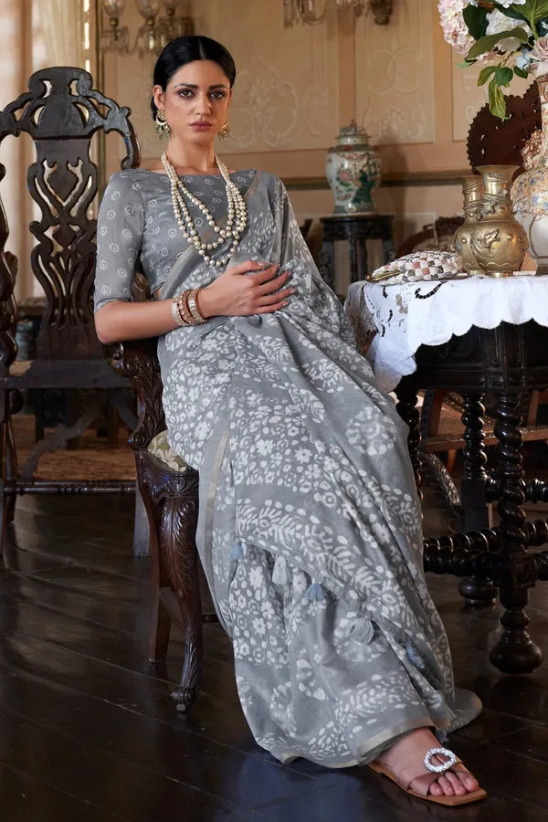 Grey_Soft_Mul_Cotton_Saree_With_Batik_Print_&_Zari_Woven