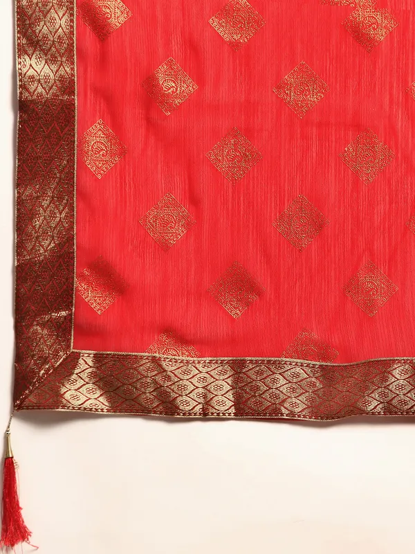 Indian_Women_Red_Zomato_Full_Saree_Fancy_Border_Beautiful_saree
