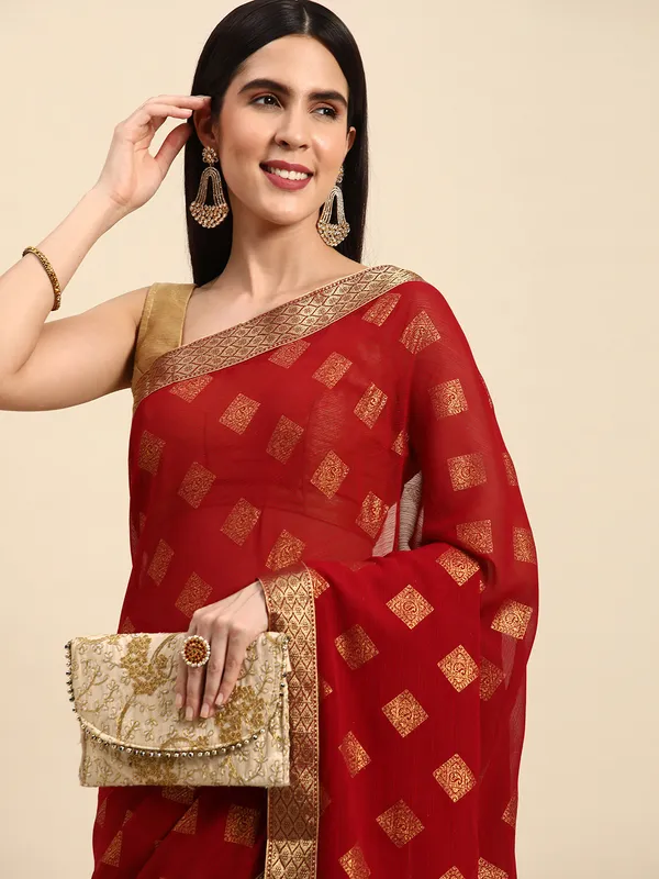 Indian_Women_Maroon_Zomato_Full_Saree_Fancy_Border_Beautiful_saree