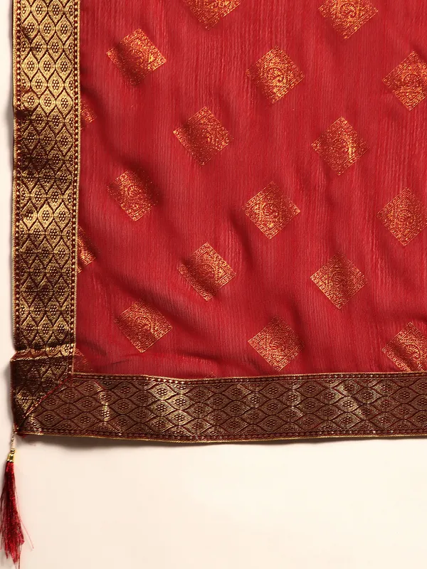 Indian_Women_Maroon_Zomato_Full_Saree_Fancy_Border_Beautiful_saree