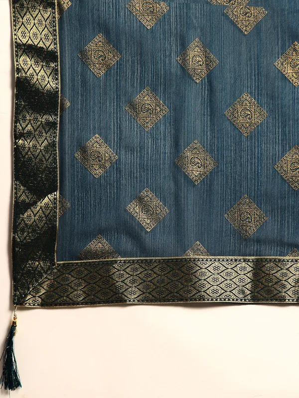 Indian_Women_Blue_Zomato_Full_Saree_Fancy_Border_Beautiful_saree