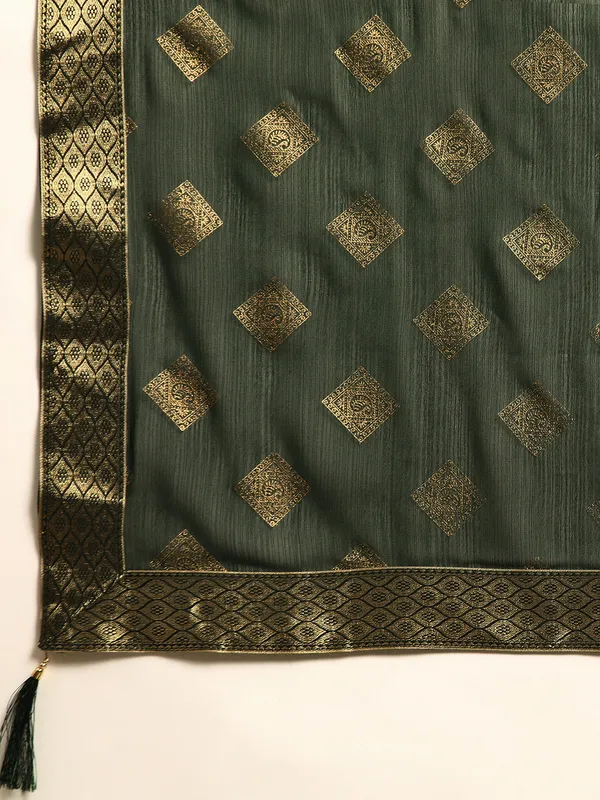 Indian_Women_Green_Zomato_Full_Saree_Fancy_Border_Beautiful_saree