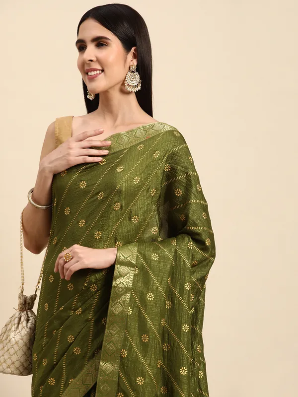 Indian_Women_Mehndi_Vichitra_Silk_Foil_Work