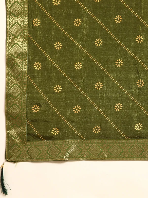 Indian_Women_Mehndi_Vichitra_Silk_Foil_Work