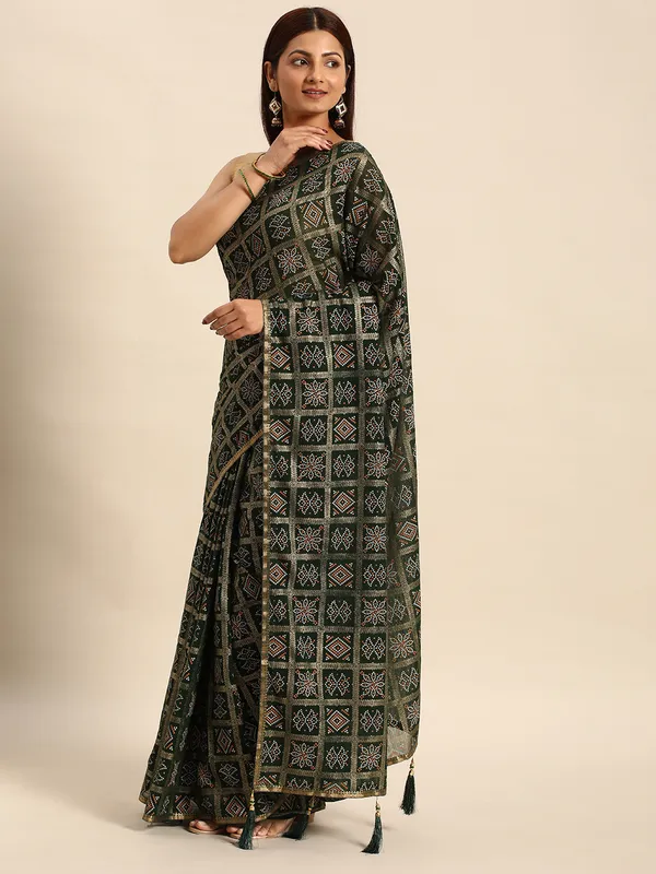 Green_Zomato_Bandhani_Foil_Work_Beautiful_Saree