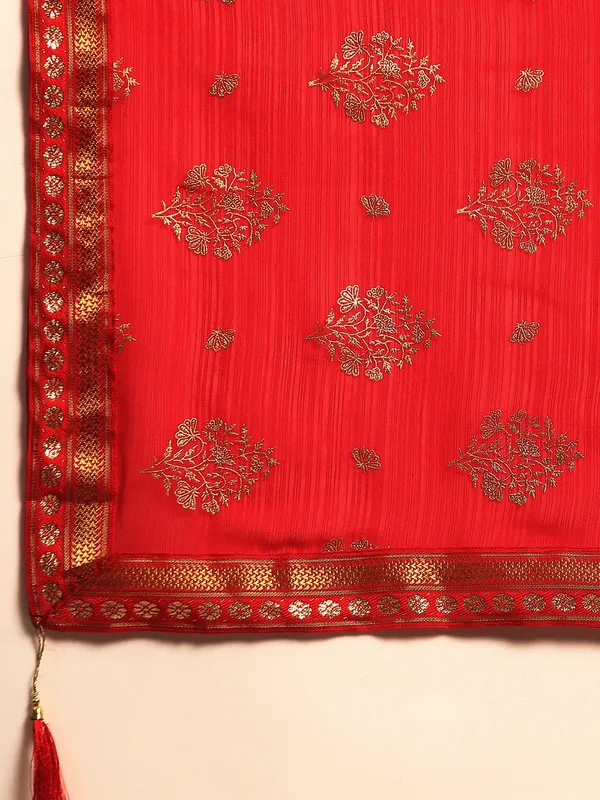 Indian_Women_Red_Zomato_Full_Saree_Fancy_Border_with_Golden_Foil_Beautiful_saree