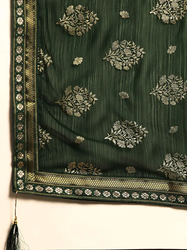 Indian_Women_Green_Zomato_Full_Saree_Fancy_Border_with_Golden_Foil_Beautiful_saree