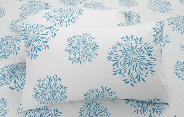 144_TC_Geometric_Bedsheet_for_King_Size_Bed_with_2_Pillow_Covers_|_108_by_108_inch_|_White_(Blue_Print)