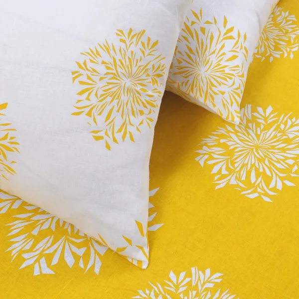 Geometric_Queen_Size_Bedsheet_Cotton_with_2_Pillow_Covers_-_Yellow_&_White__-_Thread_Count_144