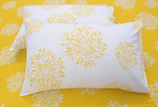 144_TC_Geometric_Cotton_Bedsheets_for_King_Size_Bed_with_2_Pillow_Covers_|_9ft_x_9ft_|_Yellow_&_White