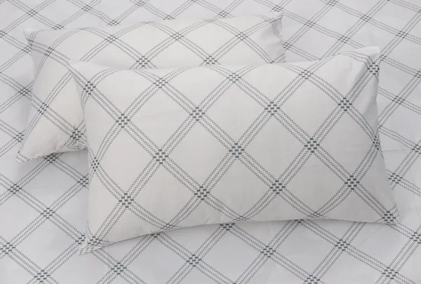 Geometric_Cotton_Bedsheets_for_Queen_Size_Bed_with_2_Pillow_Covers_-_White_(Grey_Pattern)__-_Thread_Count_210