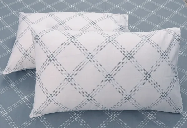 210_TC_Geometric_Bedsheet_for_King_Size_Bed_with_2_Pillow_Covers_|_108_by_108_inch_|_Grey_&_White__-_Thread_Count_210