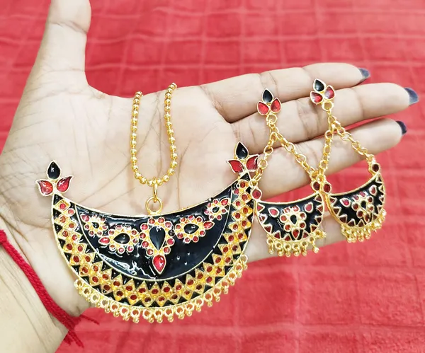 Assamese_Traditional_Gold_Plated_Red_Black_Colour_Joonbiri_Chain_Jewellery_Set_For_Women_&_Girls