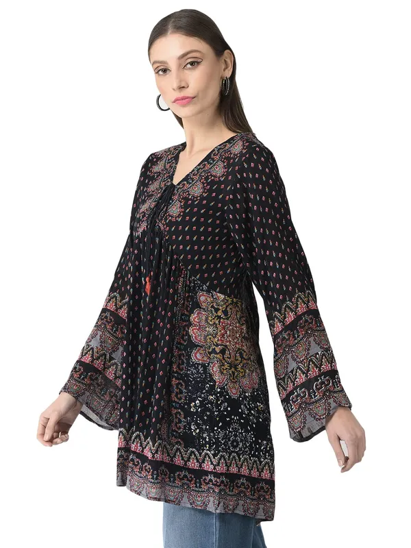 Navy_Blue_Floral_Printed_Casual_Stylish_Longline_Top_For_Women_Short_Kurta