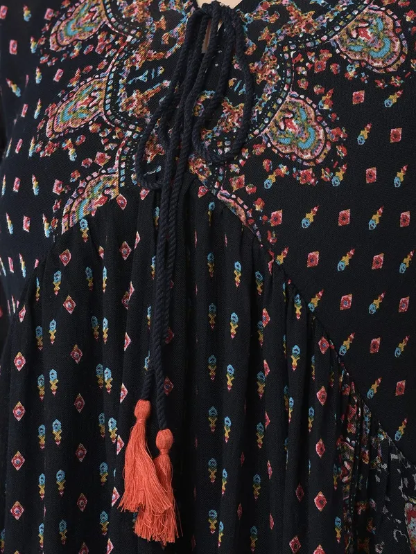 Navy_Blue_Floral_Printed_Casual_Stylish_Longline_Top_For_Women_Short_Kurta