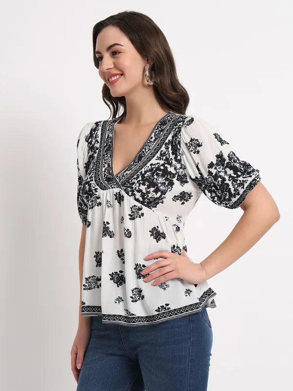 White__Beautiful_Black_Floral_Printed_V_Neck_Half_Sleeve_Short_Kurta_For_Women