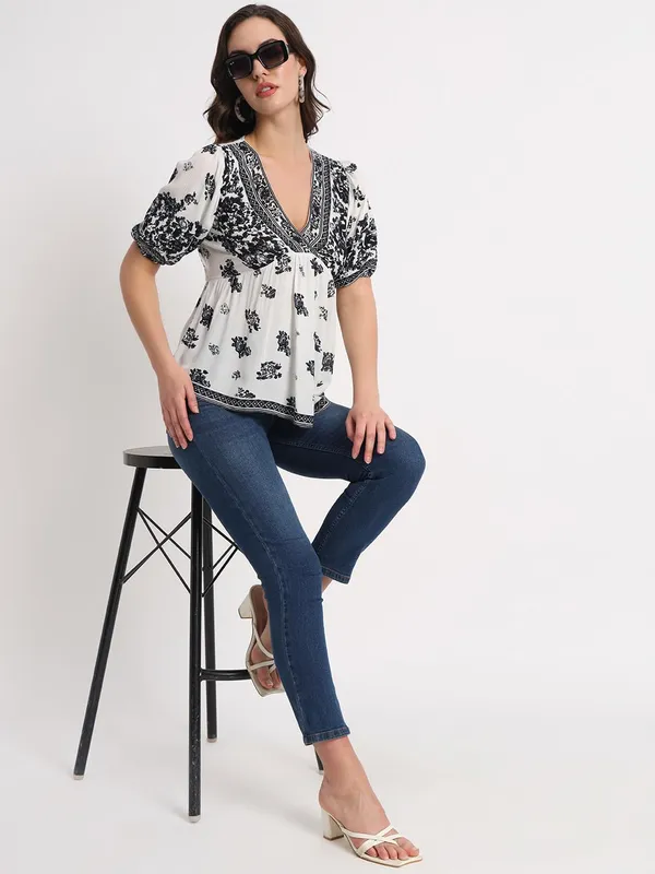 White__Beautiful_Black_Floral_Printed_V_Neck_Half_Sleeve_Short_Kurta_For_Women